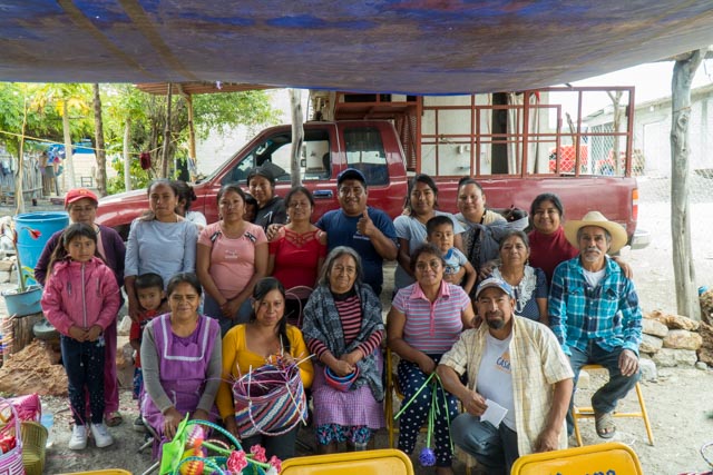 Foundation Mixtecos Unidos - Tezoatlan -Artesanos - Basket Makers-101